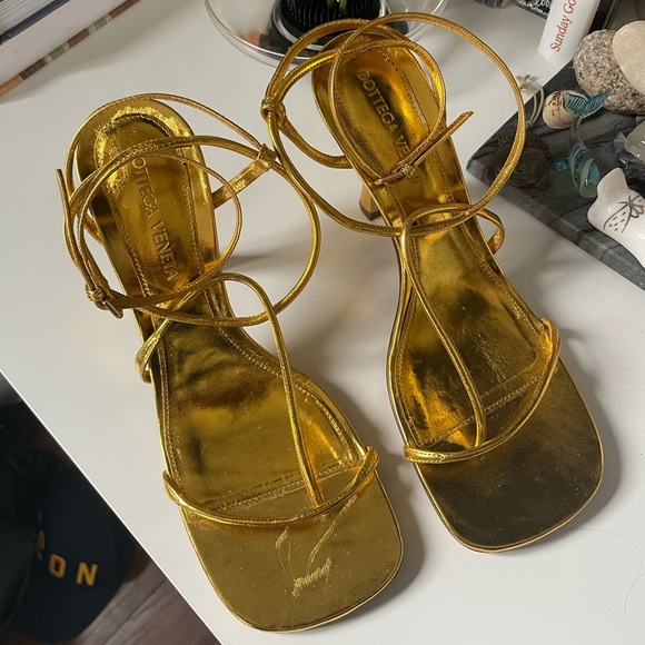 BOTTEGA VENETA GOLD LINE HEELS - Picture 5 of 13